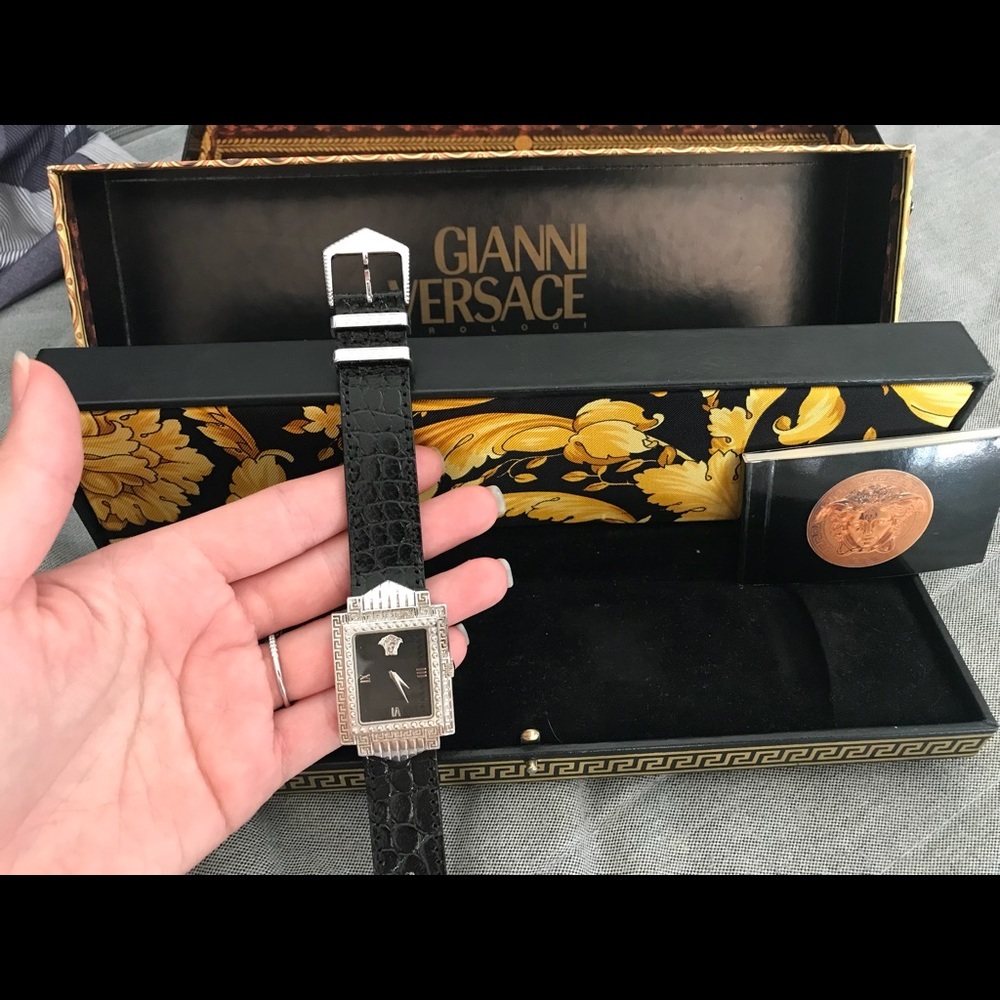 Versace - Picture 5 of 8